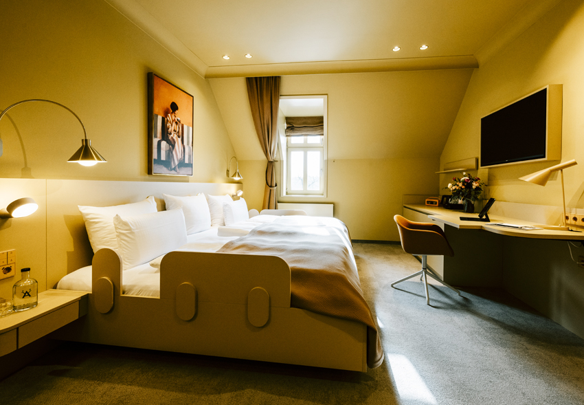 farbiges Hotezimmer Beleuchtung